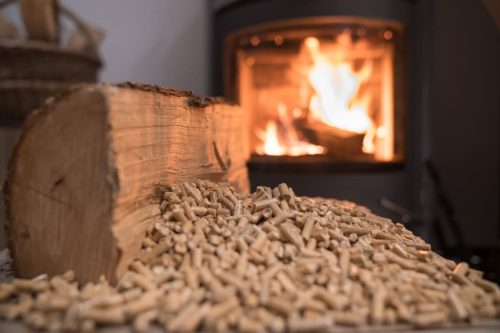 Installer un poêle à granulés dans une entreprise pour réduire les coûts